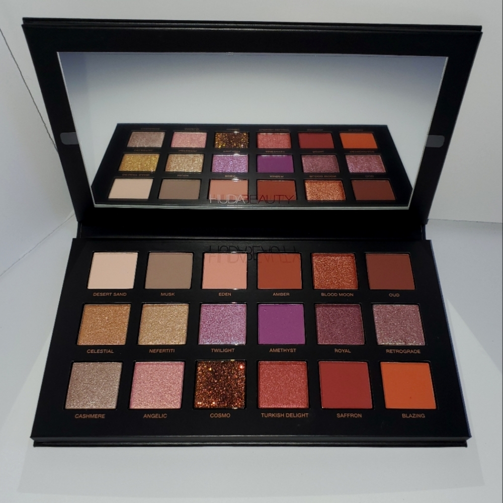 ⚠️1 LEFT!!⚠️ Huda Beauty Desert Dusk Palette